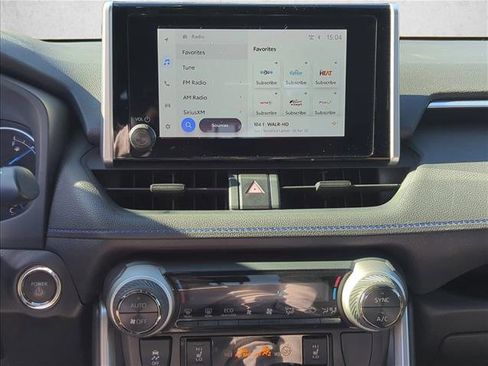 Used 2023 Toyota RAV4 SE image 11