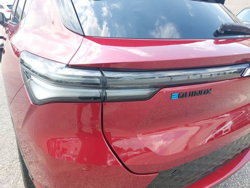 Used 2024 Chevrolet Equinox EV RS FWD image 37