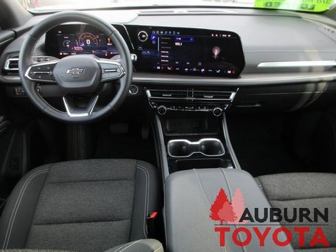 Used 2025 Chevrolet Traverse LT w/ Midnight/Sport Edition image 11