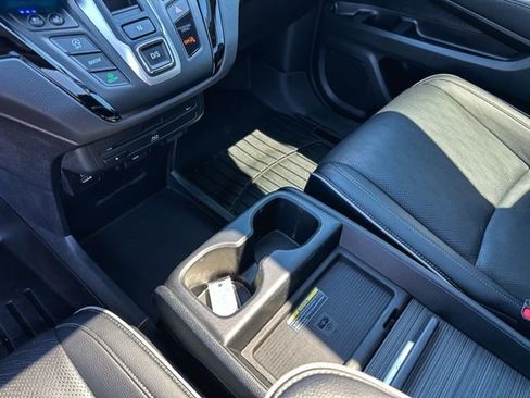 Used 2023 Honda Odyssey Elite image 19