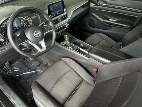Used 2025 Nissan Altima 2.5 SV FWD image 9