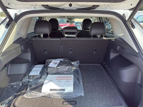 New 2025 Volkswagen Tiguan SE image 11