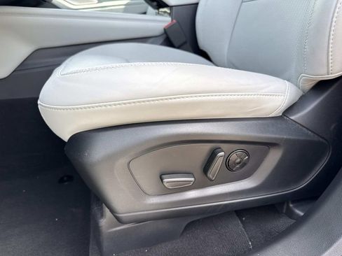Used 2025 Ford Explorer Platinum w/ Ultimate Package AWD/4WD image 21