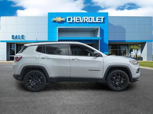 Used 2026 Jeep Compass Latitude AWD/4WD image 2