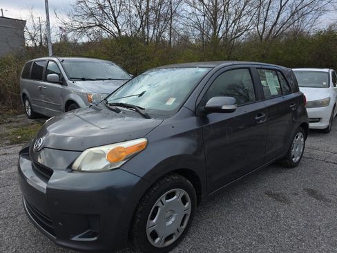 Used 2012 Scion xD image 1