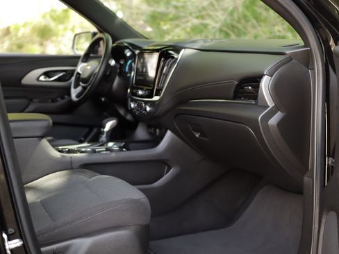Used 2023 Chevrolet Traverse LT AWD/4WD image 34