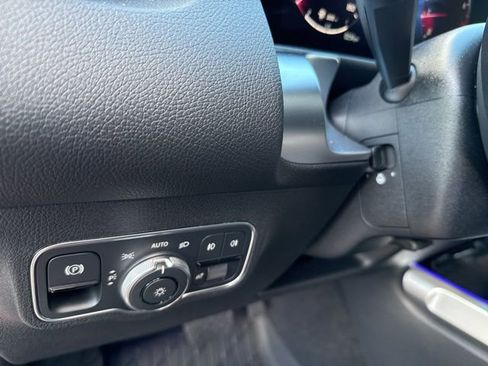 New 2026 Mercedes-Benz GLB 250 4MATIC image 21