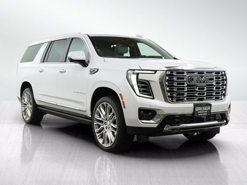 Used 2026 GMC Yukon XL Denali w/ Denali Reserve Package AWD/4WD image 7