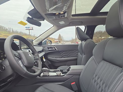 New 2026 Mitsubishi Outlander SEL AWD/4WD image 11