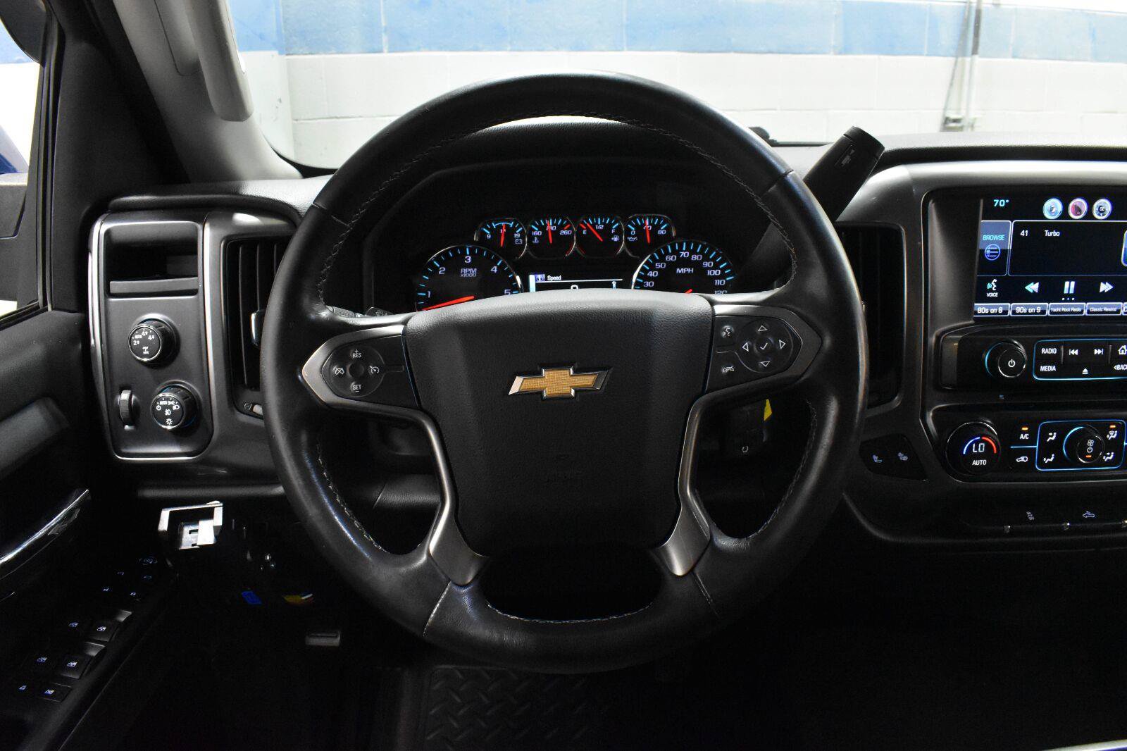 Used 2015 Chevrolet Silverado 1500 LT w/ LT Convenience Package AWD/4WD image 6