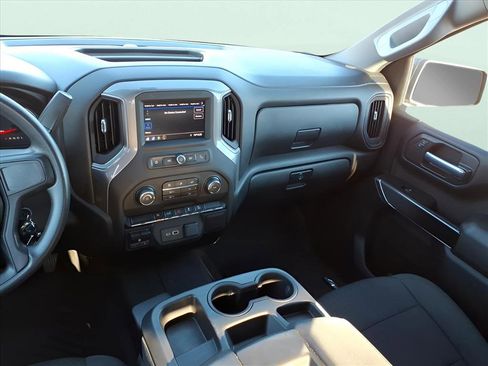 Used 2021 Chevrolet Silverado 1500 Custom Trail Boss w/ Midnight Edition image 9