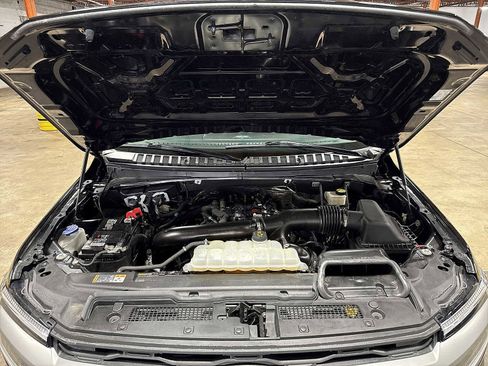 Used 2024 Ford Expedition XLT image 12