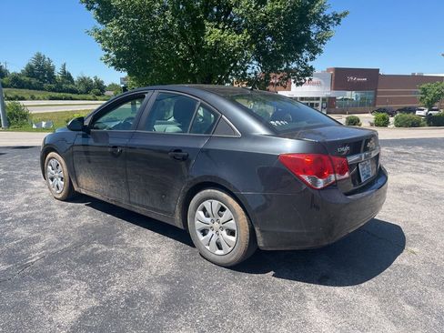 Used 2013 Chevrolet Cruze LS FWD image 4