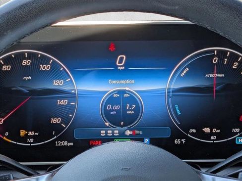 Used 2025 Mercedes-Benz GLC 350e 4MATIC image 13