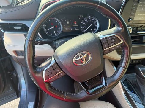 Used 2020 Toyota Highlander Limited image 10