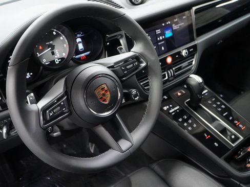 Used 2024 Porsche Macan S image 18