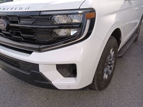 Used 2025 Ford Expedition Active RWD image 9