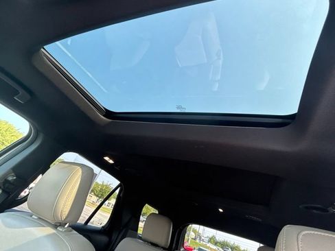 Used 2018 Ford Explorer XLT w/ Equipment Group 202A AWD/4WD image 16