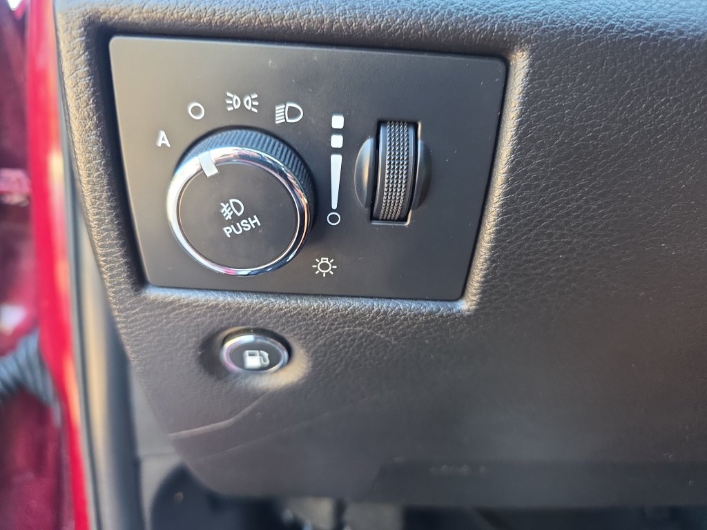 Used 2021 Jeep Grand Cherokee Limited RWD image 39