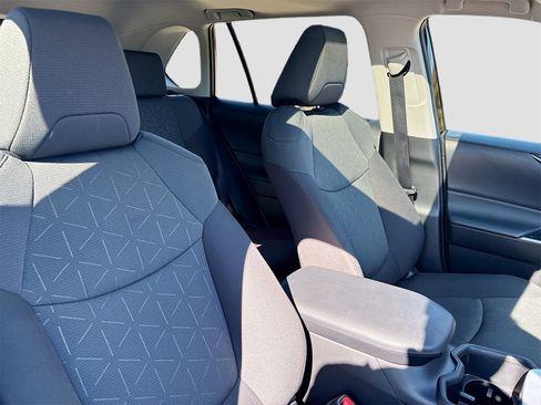 Used 2022 Toyota RAV4 XLE image 28