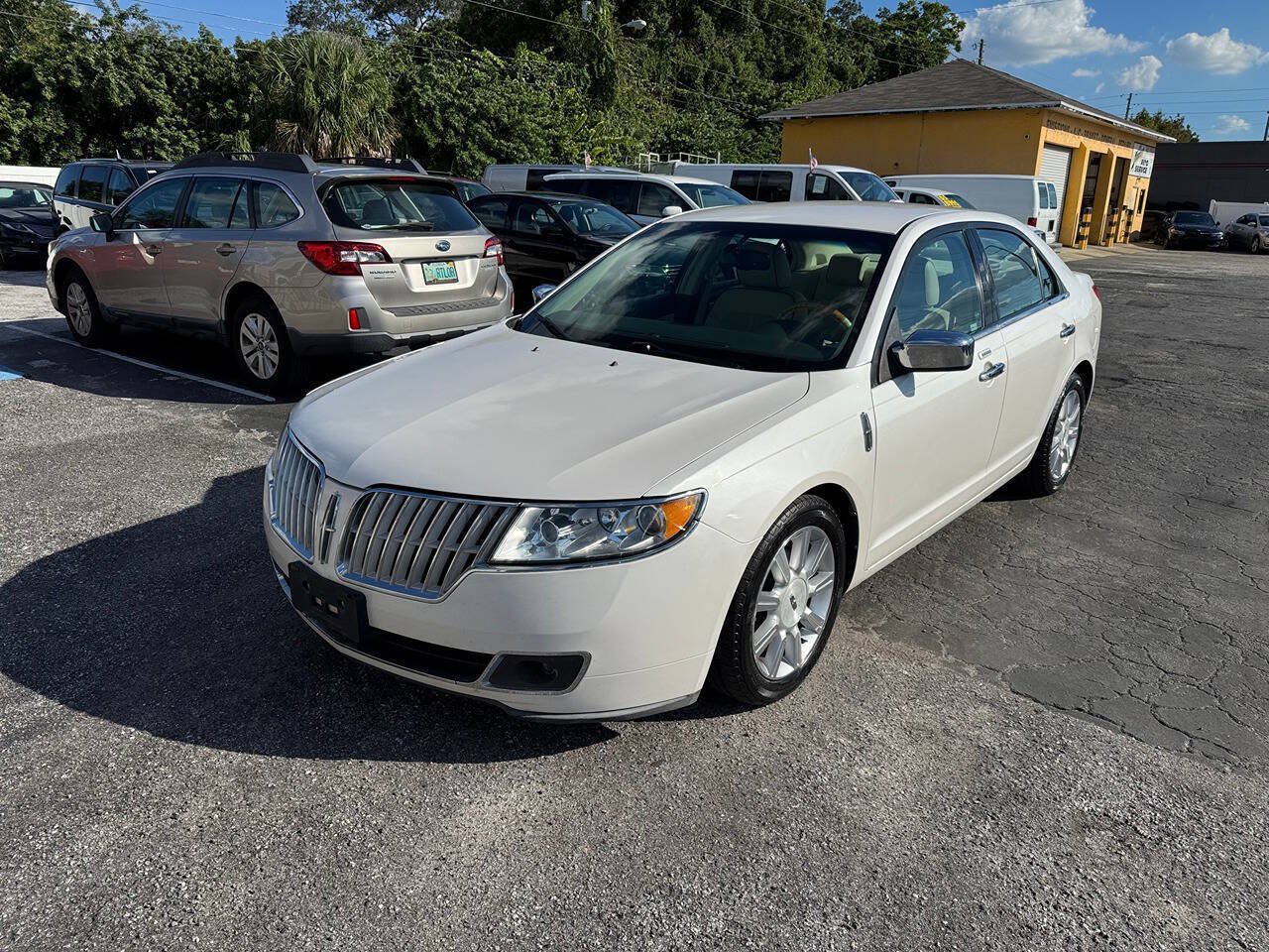 Used 2010 Lincoln MKZ FWD image 4