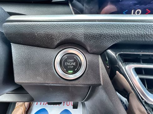 Used 2025 Chevrolet Traverse LT image 17