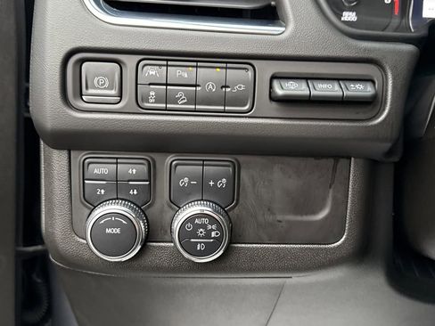 Used 2021 GMC Yukon AT4 w/ AT4 Premium Package image 26