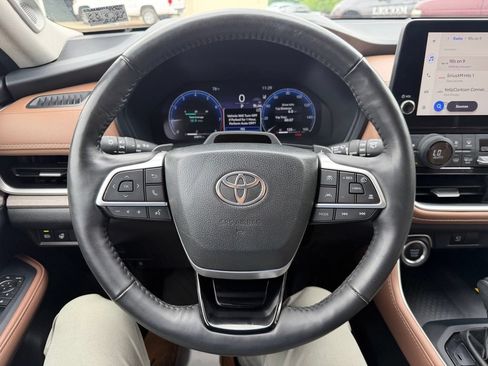 Used 2024 Toyota Grand Highlander AWD image 13