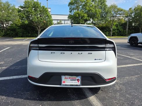 New 2026 Toyota Prius Plug-In Hybrid FWD image 10
