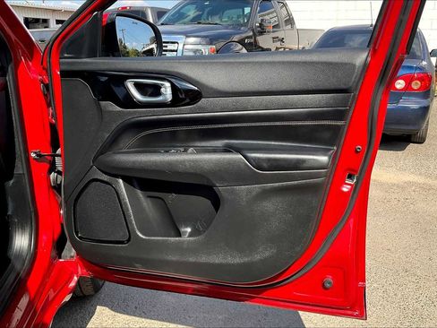 Used 2023 Jeep Compass Limited image 75