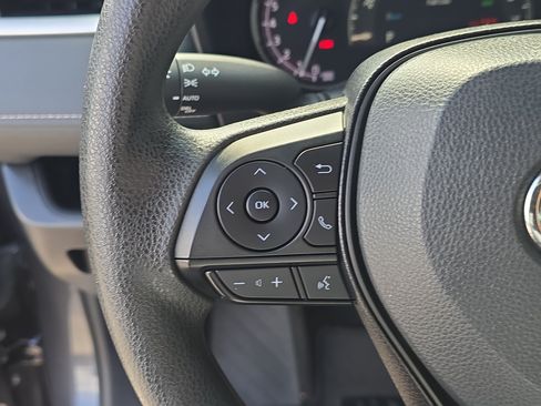 Used 2024 Toyota RAV4 XLE FWD image 30