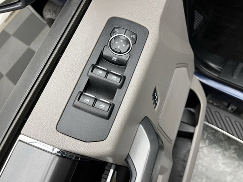 Used 2019 Ford F150 XLT w/ Equipment Group 302A Luxury AWD/4WD image 11