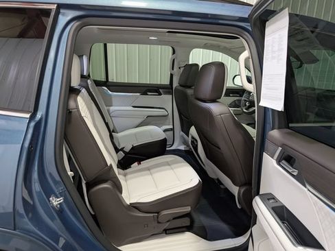 Used 2025 GMC Acadia Denali w/ Super Cruise Package AWD/4WD image 28