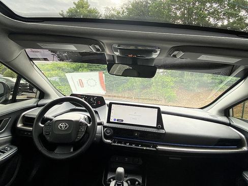 Used 2024 Toyota Prius XLE FWD image 19