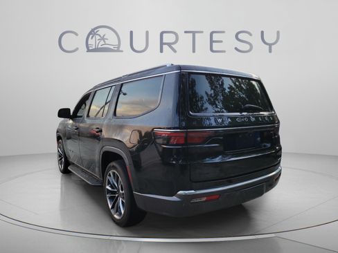 Used 2022 Jeep Wagoneer Series II w/ Premium Group I RWD image 2