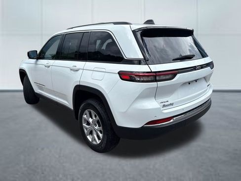 Used 2023 Jeep Grand Cherokee Limited AWD/4WD image 2