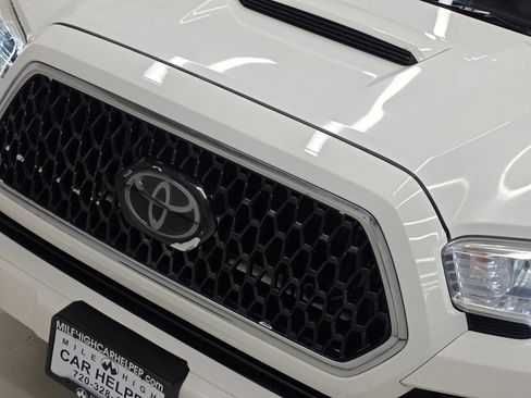 Used 2018 Toyota Tacoma TRD Sport w/ Technology Package AWD/4WD image 46