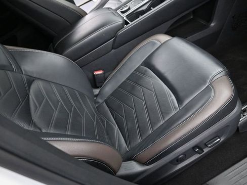 Used 2023 Nissan Pathfinder Platinum image 34