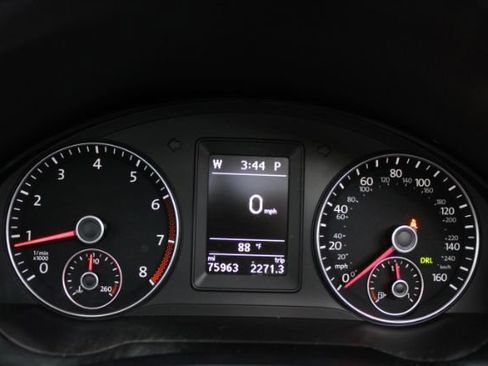 Used 2014 Volkswagen Eos FWD image 17