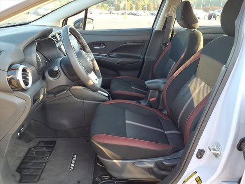 Used 2025 Nissan Versa SR w/ Trunk Package FWD image 3