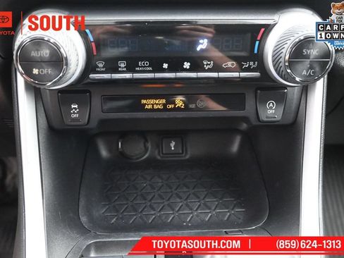 Used 2022 Toyota RAV4 XLE w/ Convenience Package AWD/4WD image 18