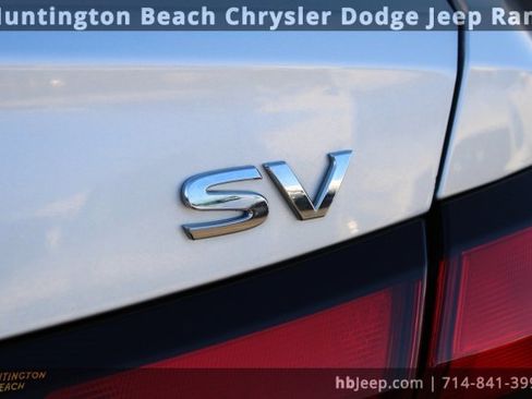 Used 2023 Nissan Versa SV image 6