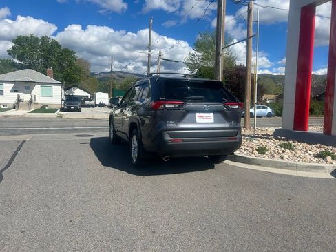 Used 2021 Toyota RAV4 XLE AWD/4WD image 5