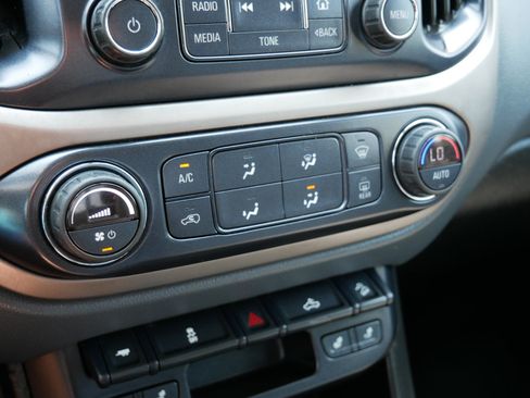 Used 2017 Chevrolet Colorado Z71 AWD/4WD image 22