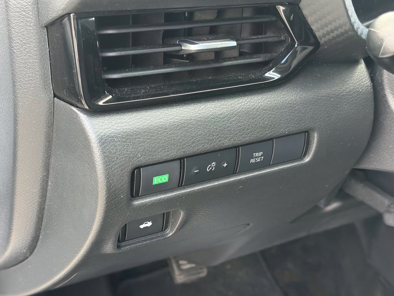Used 2024 Nissan Sentra SV FWD image 8