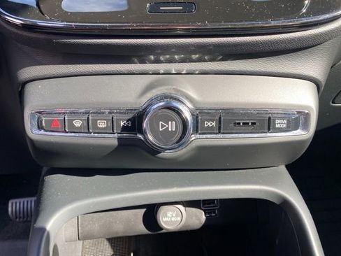 Used 2020 Volvo XC40 T5 Inscription image 16