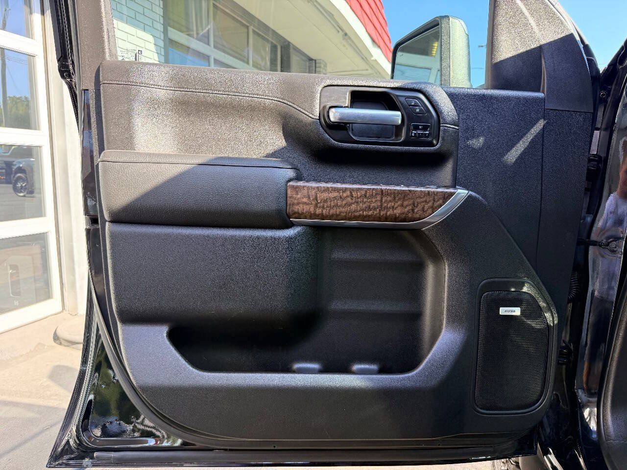 Used 2021 GMC Sierra 2500 Denali w/ Denali Black Diamond Edition AWD/4WD image 17