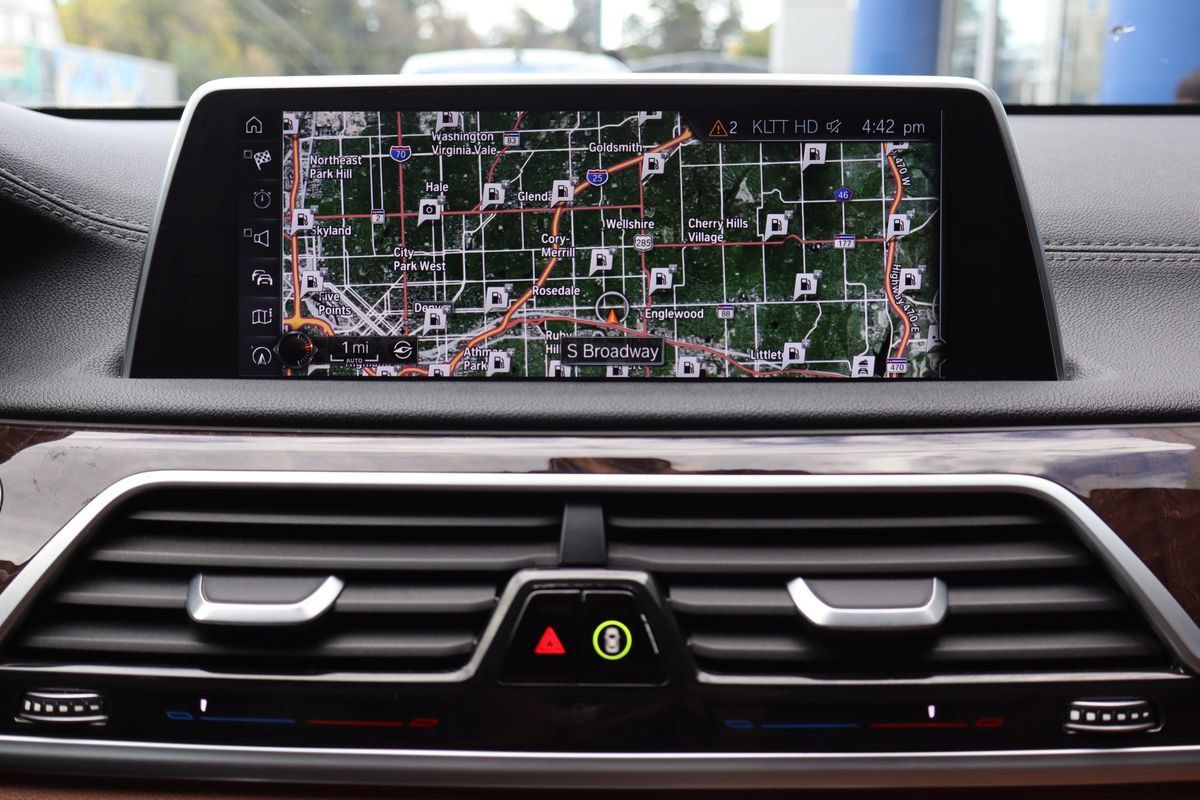 Used 2017 BMW 750i xDrive AWD/4WD image 25