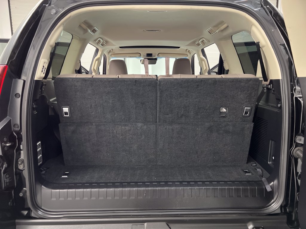 Used 2022 Lexus GX 460 Premium w/ Accessory Package AWD/4WD image 42