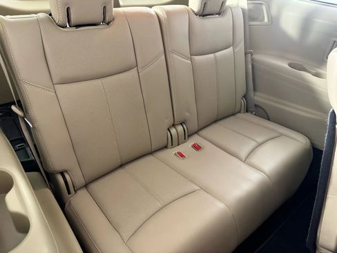 Used 2018 Nissan Pathfinder Platinum image 46